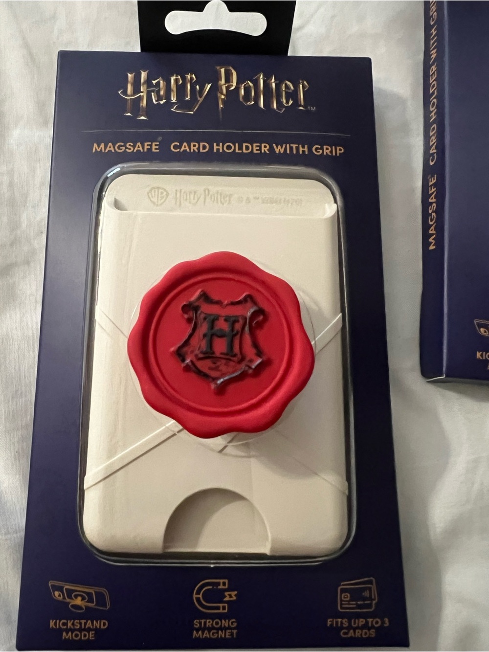 Warner Bros. Harry Potter White MagSafe Card Holder with Red Seal Grip